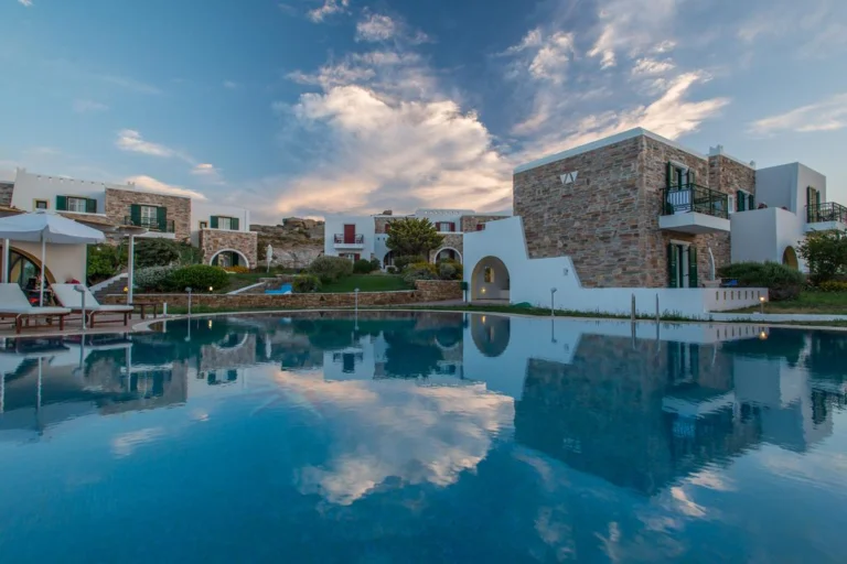 Διαμονή στο 4* Naxos Palace Hotel με 44€ ανά διανυκτέρευση