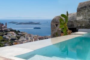 Wind Tales – Σύρος: 2 Ημέρες για 2 Άτομα με Εκπληκτική Θέα